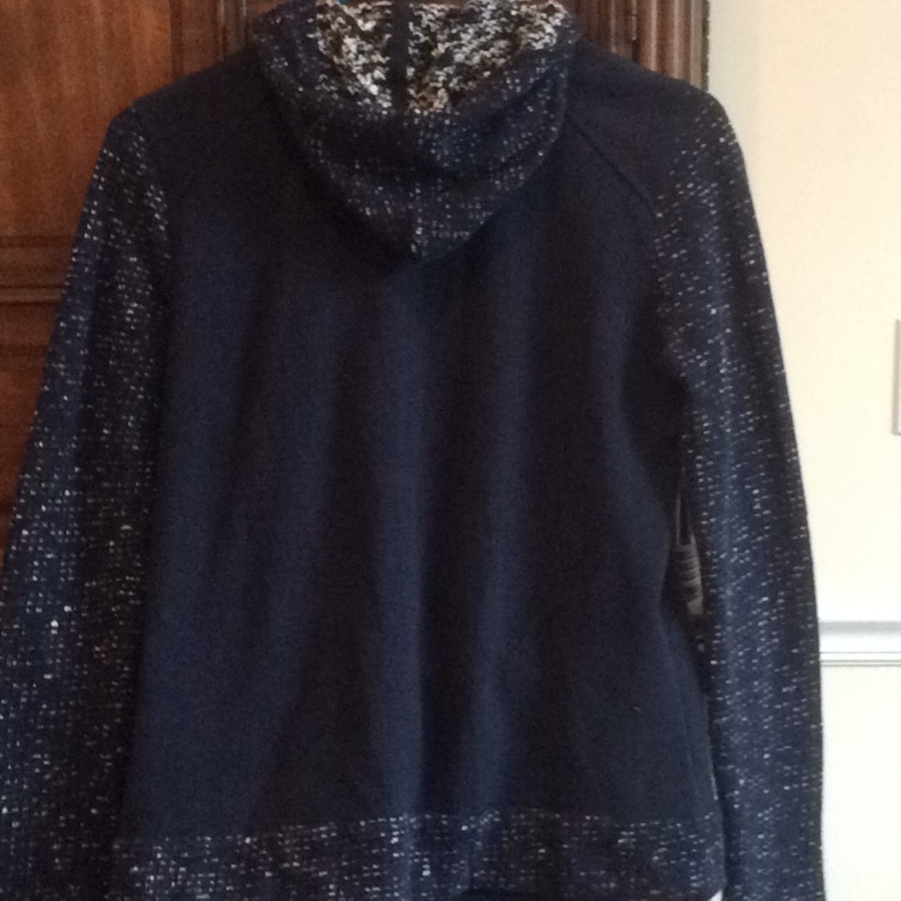 Sweater - Picture 4 of 4
